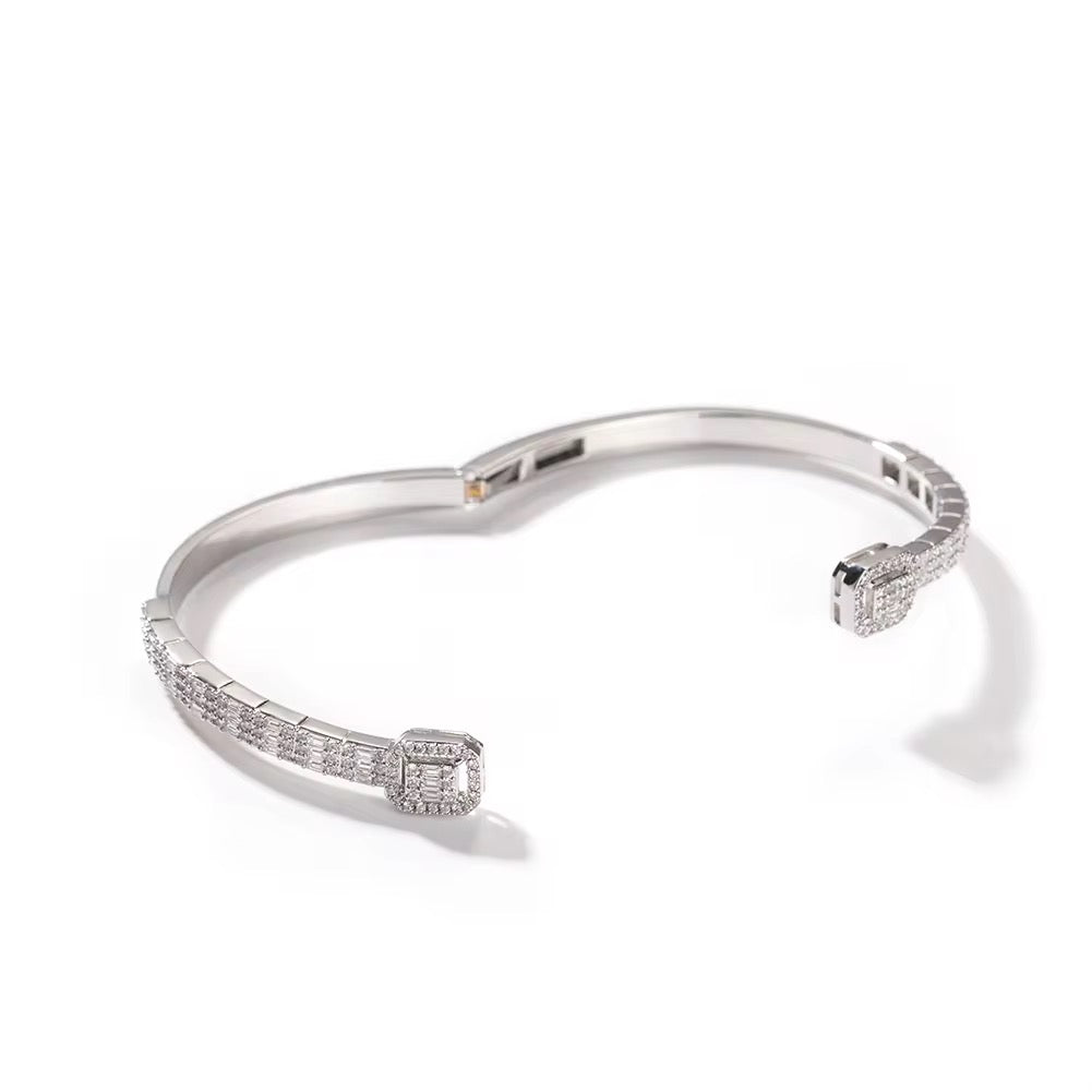 The Elara Bangle