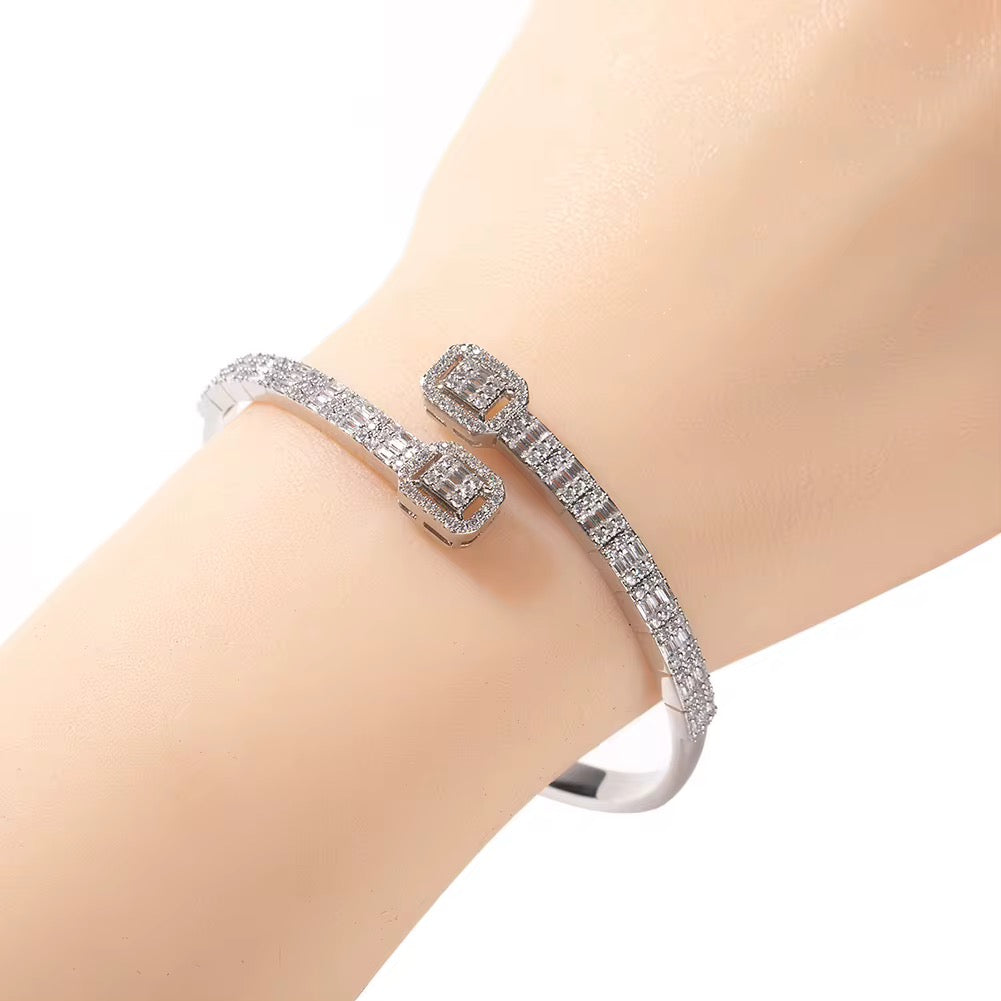 The Elara Bangle