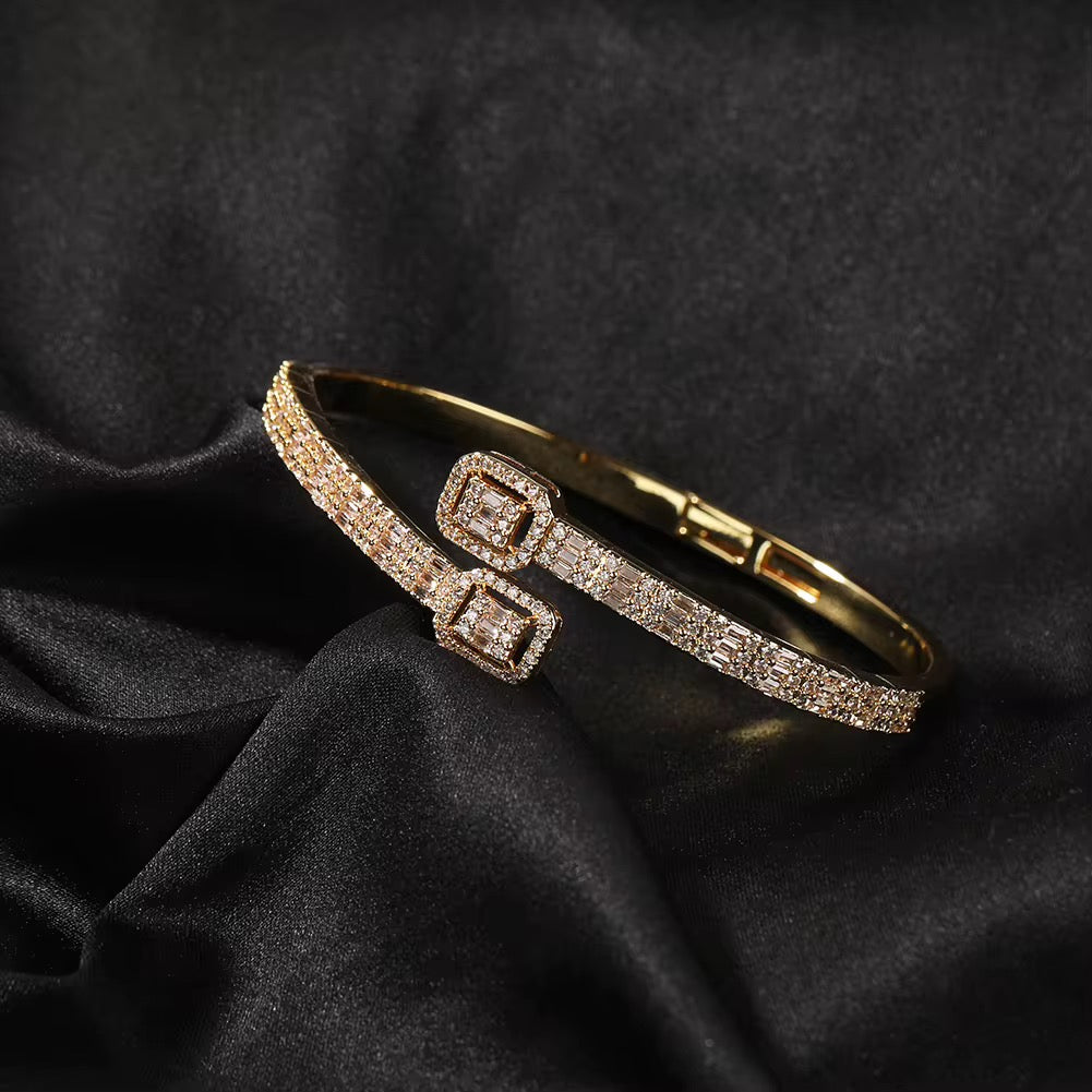 The Elara Bangle