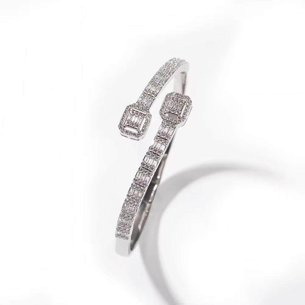 The Elara Bangle