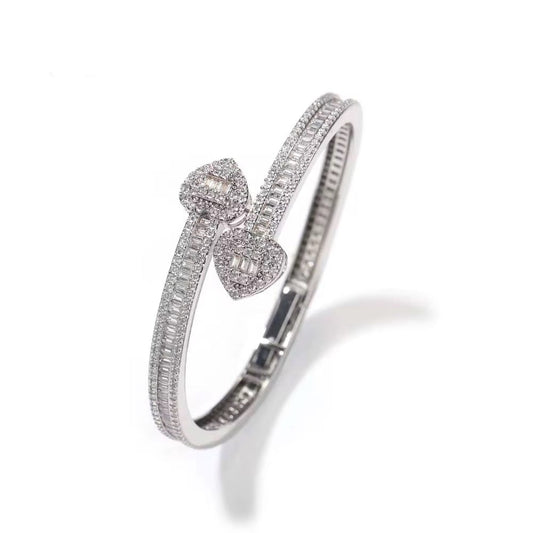 The Noelle Bangle