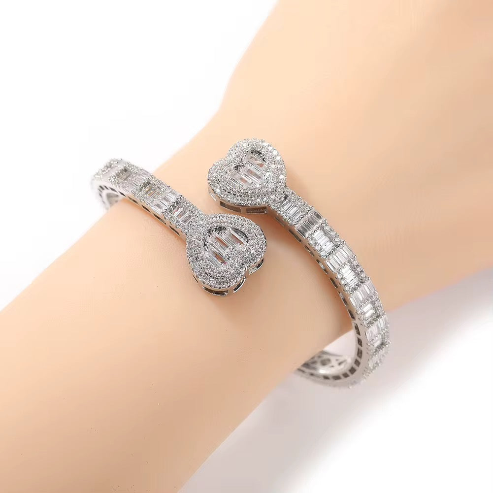The Delphy Love Bracelet